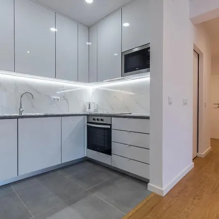 Apartment 112 Ii *